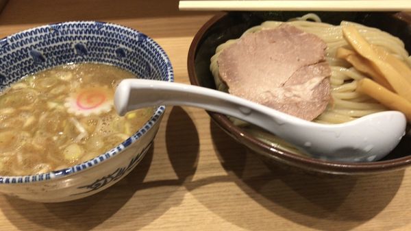 「つけ麺 中盛」@舎鈴 新宿西口店の写真