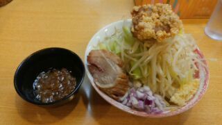 「小ラーメン￥700 (野菜・油・大蒜・唐揚 マシ　無料）」@らーめん藤ろうの写真