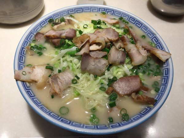 「ラーメン(黒豚チャーシュー入、大盛)」@ラーメン専門 こむらさき 天文館本店の写真