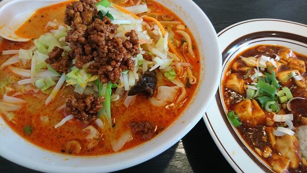 「刀削タンタン麺＋麻婆豆腐丼」@七左食堂の写真