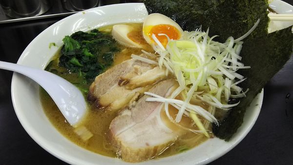 「特製ラーメン￥900」@らーめん ぎょうてん屋 町田店の写真