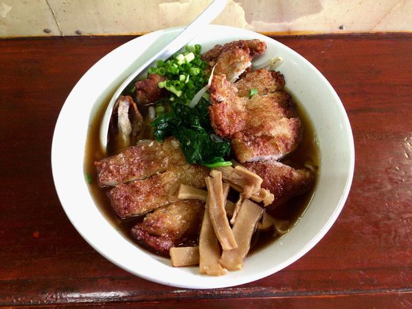 「揚肉ラーメン 二枚入」@関東ラーメンの写真