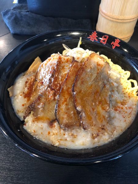 「炙り鳥豚油そば 特盛」@油そば 春日亭 神田店の写真