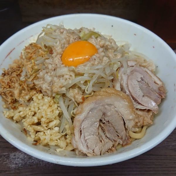 「小ぶた汁無油にんにくチーズトッピング」@ラーメン二郎 横浜関内店の写真