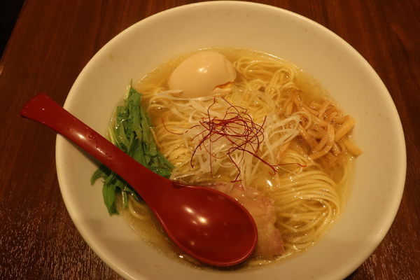 「香彩鶏だし味玉塩らーめん　900円」@麺屋 翔 品川店の写真