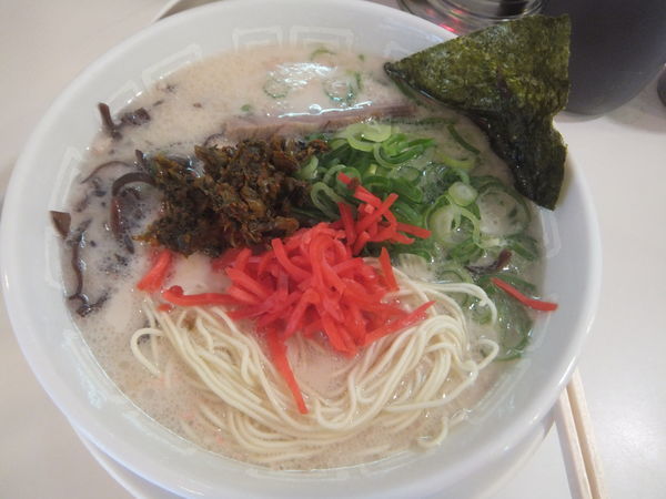 「ラーメン(麺硬め)500円(替え玉1玉無料)」@博多天神 池袋店の写真