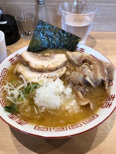 「皆殺し中濃蟹そば肉盛り」@Handicraft Worksの写真