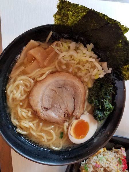 「醤油豚骨」@横浜家系ラーメン ゴル家 長津田店の写真