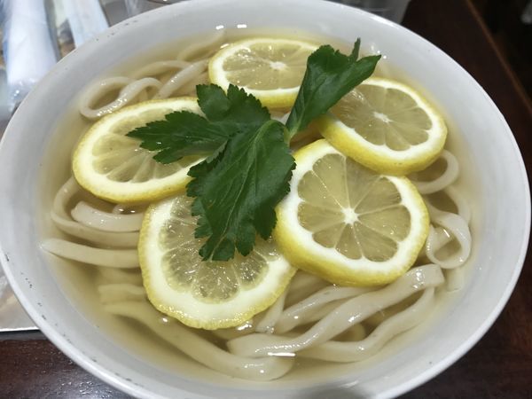 「冷やしレモンうどん」@手打ちうどん ろだいの写真