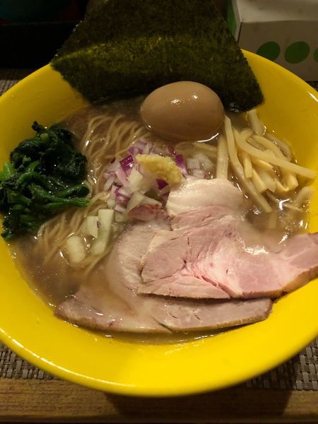 「煮干しラーメン醤油味玉」@惠本将裕 神泉店の写真