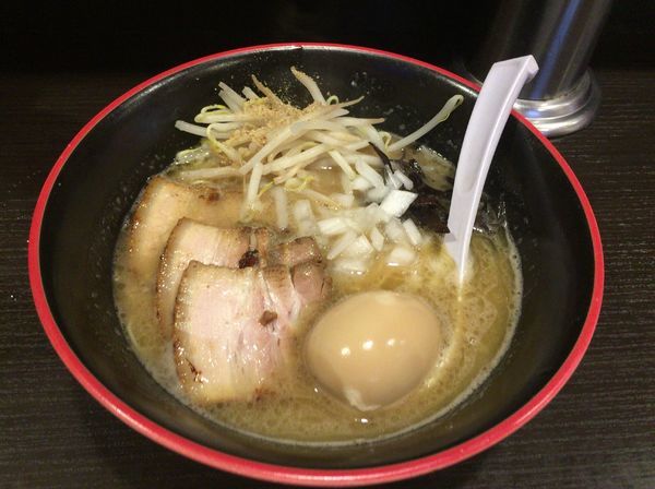 「特製豚骨ラーメン(醤油)&替玉」@三鷹食堂いなりの写真