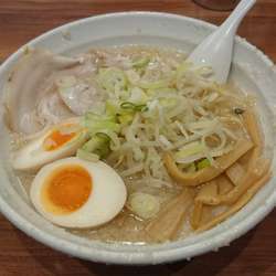 醤油ラーメン（味玉、ギタギタ）