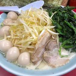 塩ラーメン 大盛 白髪ねぎ ほうれん草 うずら増