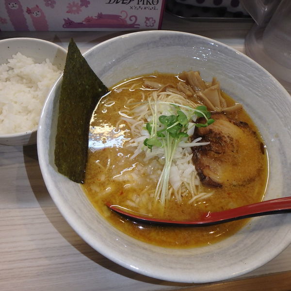 「味噌ラーメン (750円)、半ライス(無料)他」@めんや佐高の写真