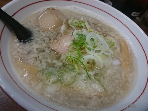 「背油煮干し中華そば 680円」@ラァメン ぼーんずの写真