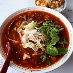 無雙麻辣牛肉麺(中辛)1080円+ミニ麻婆丼250円