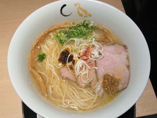 「煮豚塩そば」@SOBAHOUSE 金色不如帰 新宿御苑本店の写真