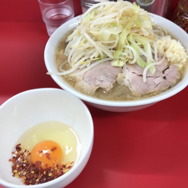 「半分 固め アブラ少なめ たまご 700＋50円」@ラーメン二郎 神田神保町店の写真