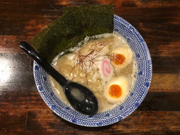 「焼き煮干しと鰹の特別中華そば」@オリオン食堂の写真