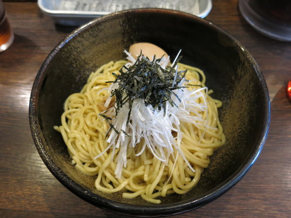 「油そば（大盛り）：700円」@つけ麺隅田 西新橋店の写真