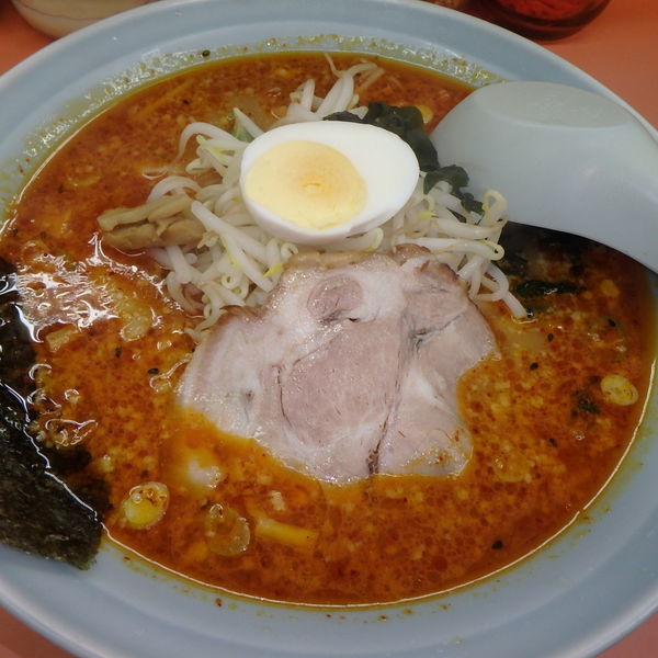 「地獄らーめん (700円)、半ライス(150円)、生ビール」@ラーメンショップ マルキチェーン 拝島店の写真