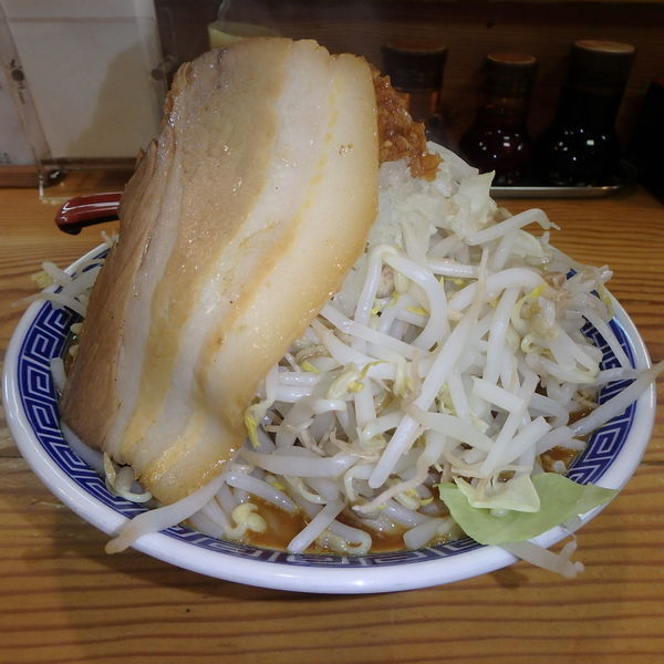 「カレー角ふじ (820円)(ニンニク)、生ビール(500円)」@角ふじ 心麺の写真