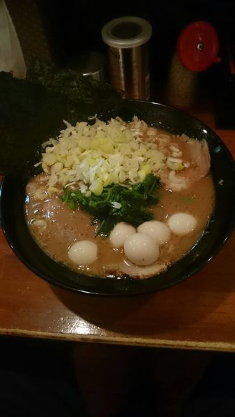 「ラーメン硬め濃いめうずら薬味ダブル」@きたくり家 港南台店の写真