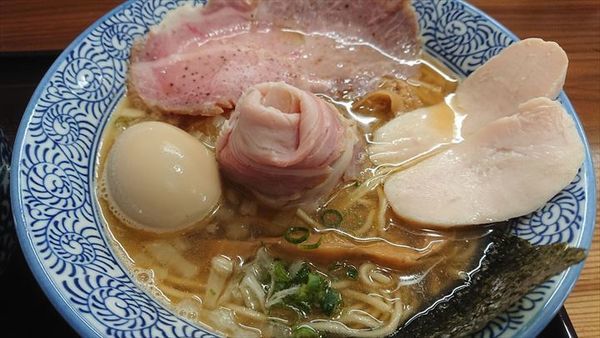 「特製煮干しらぁめん」@めん屋さるの写真