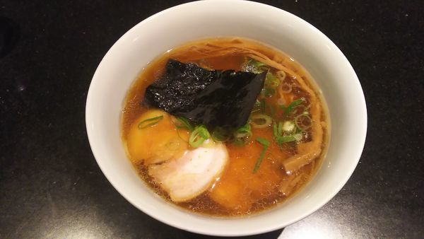 「醤油らぁ麺」@支那そばや 新横浜ラーメン博物館店の写真