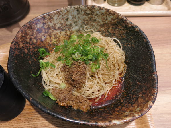 「4辛＋麺大盛：580円＋100円」@汁なし担担麺専門 キング軒 銀座出張所の写真