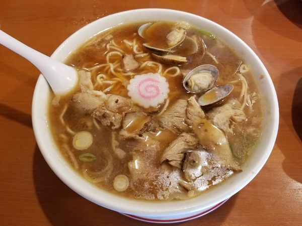「あさり醤油(特大)+ヤキメシ黄身のせ」@末廣ラーメン本舗 高田馬場分店の写真