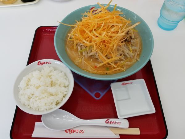 「ねぎ味噌ラーメン+もやし+半ライス[無料](880円)」@くるまやラーメン 八潮店の写真