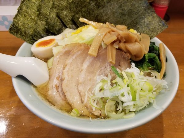 「新濃厚豚骨醤油+盛り合わせトッピング」@横濱とんこつ TUKASA 本店の写真