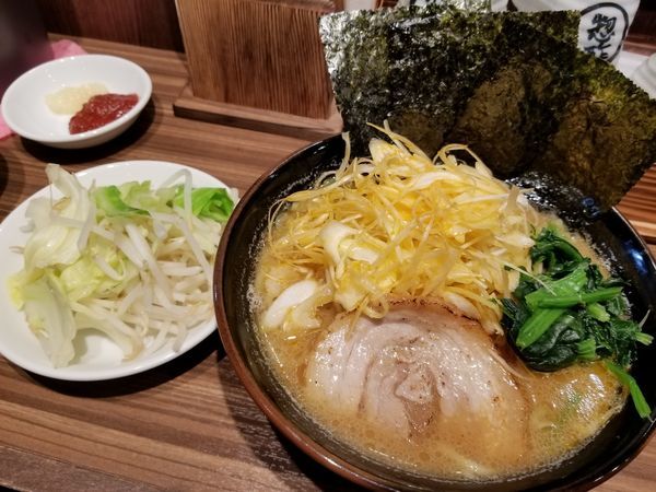 「豚骨ねぎ(醤油)＋モヤキャベ」@つけ麺らーめん 春樹 赤坂店の写真