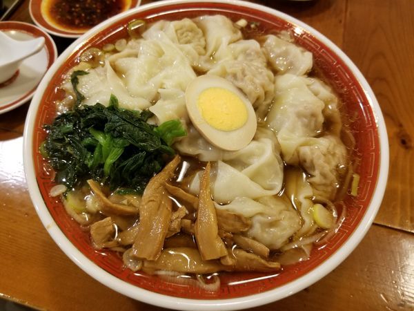 「ランチ雲吞麺[醤油]+にくわんたんトッピング」@広州市場 新宿東口店の写真