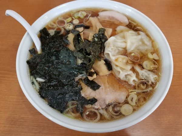「チャーシューらぁめん[醤油]・大盛+ワンタン(1,300円)」@中川家の写真