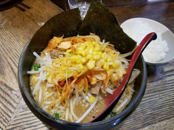 「みそこってりらーめん+辛ネギチャーシュー+半ライス」@らーめんダイニング ど・みそ 京橋本店の写真