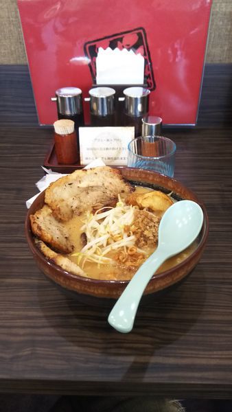 「北海道味噌の炙りチャーシューラーメン」@麺場 田所商店 新空港通り店の写真