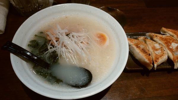 「白ラーメン＋餃子５個」@コイキヤホンポの写真