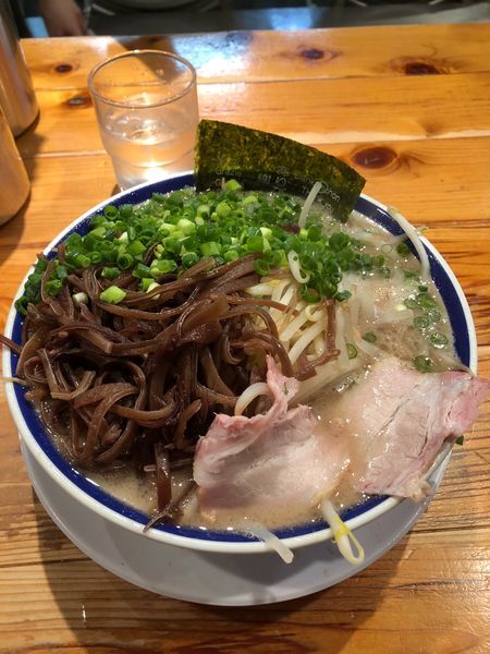 「ねぎラーメン＋きくらげ＋もやし」@博多長浜らーめん 田中商店の写真