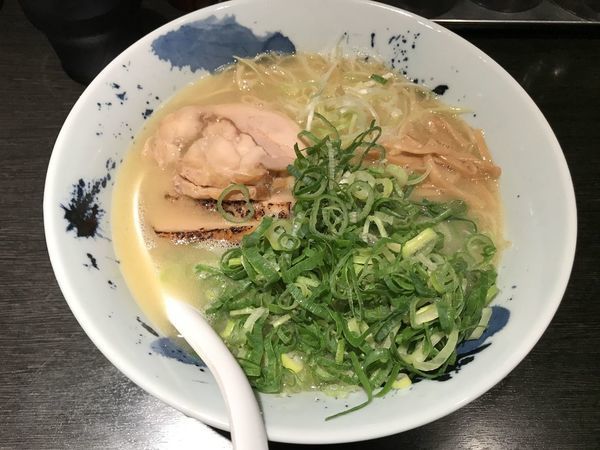 「濃厚鶏そば+青ネギ」@自家製麺 鶏そば 三歩一の写真