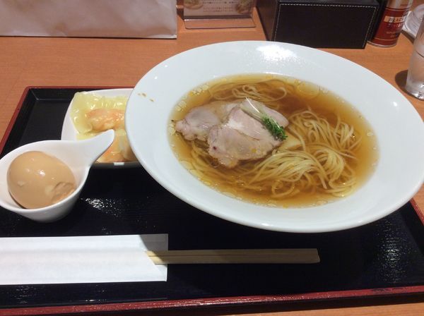 「醤油ラーメン+海老ワンタン+味玉」@らぁ麺 鶏だし屋の写真
