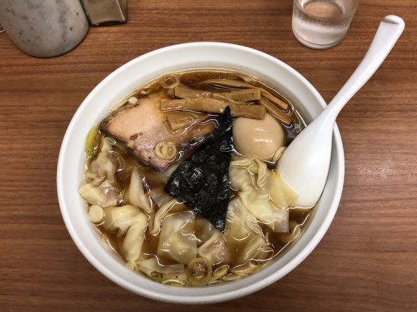 「味玉そば+ワンタン」@中華そば・つけめん 甲斐 高円寺店の写真