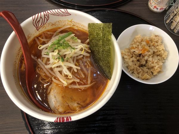 「赤いらーめん800円 + だし炊きごはん（無料）」@麺処 あす花の写真