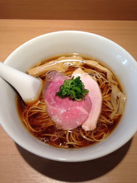 「醤油らぁ麺 800円」@らぁ麺 はやし田 新宿本店の写真