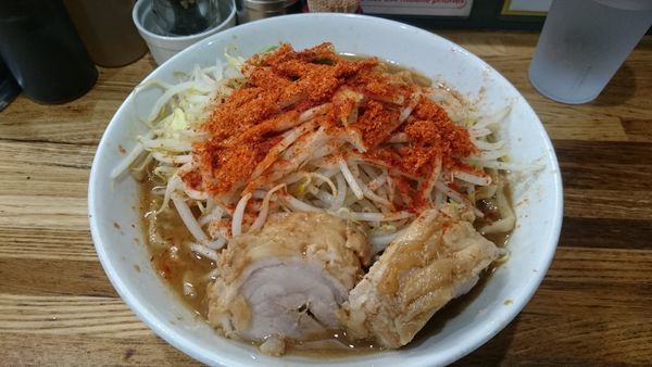 「ラーメン(並)＋豚１枚追加」@デカ盛り戦隊 豚レンジャーの写真