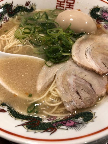 「半熟味付け卵ラーメン 830円」@久留米ラーメン 福ヤ 南越谷店の写真