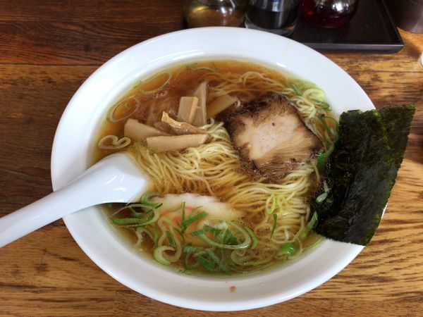 「ラーメン(550円)+餃子(400円)」@浜やの写真