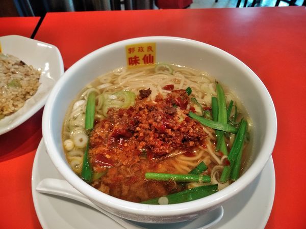 「ランチＤセット（台湾ラーメン+半チャーハン）」@郭 政良 味仙 東京神田西口店の写真