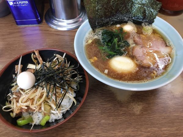 「半ラーメン煮卵入りねぎ丼付きセット」@ラーメン壱六家 磯子本店の写真